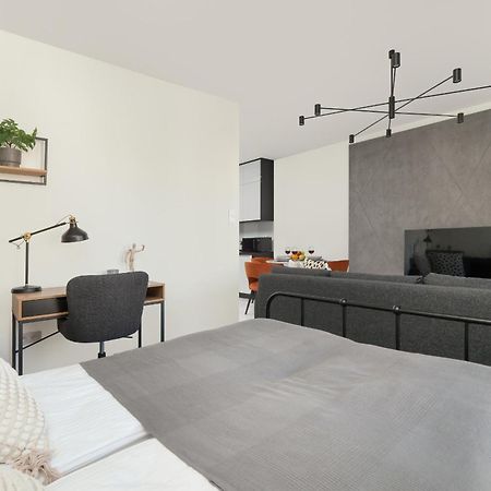 Luksusowe Studio W Lodzi Z Biurkiem, Balkonem I Klimatyzatorem By Renters Prestige Εξωτερικό φωτογραφία